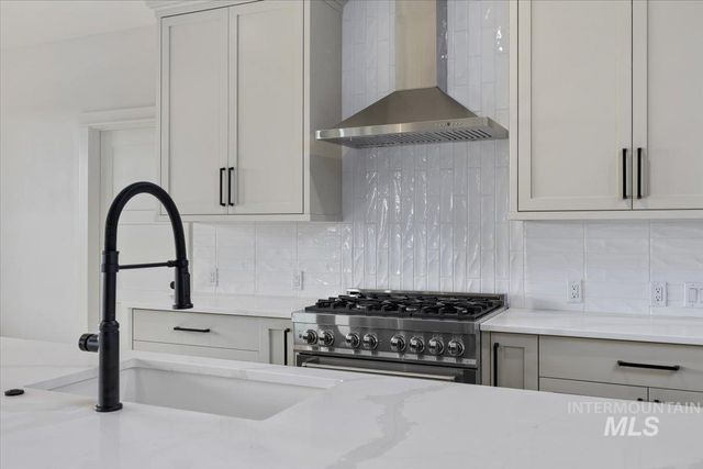 663 Canyon Crest Drive W, Twin Falls, ID 83301