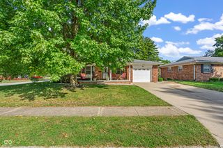 2 Oakmont Court, Beech Grove, IN 46107