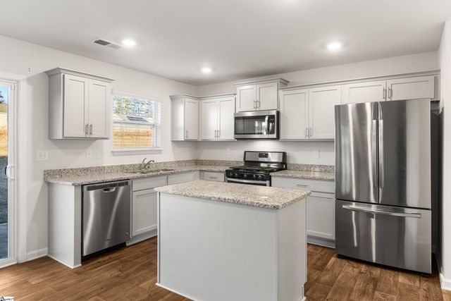 136 Poplarville Drive, Piedmont, SC 29673