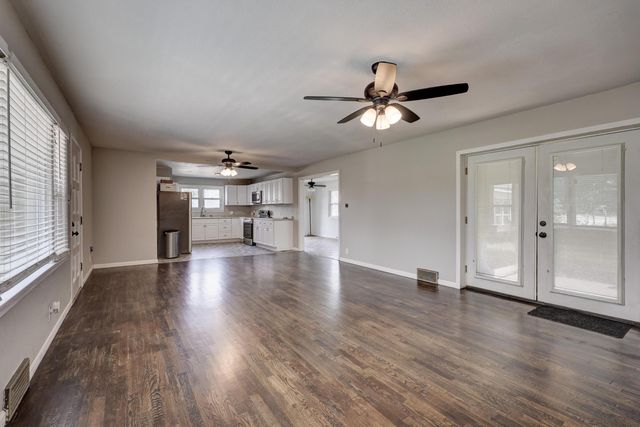 4094 Parkview Drive, Frontenac, KS 66763