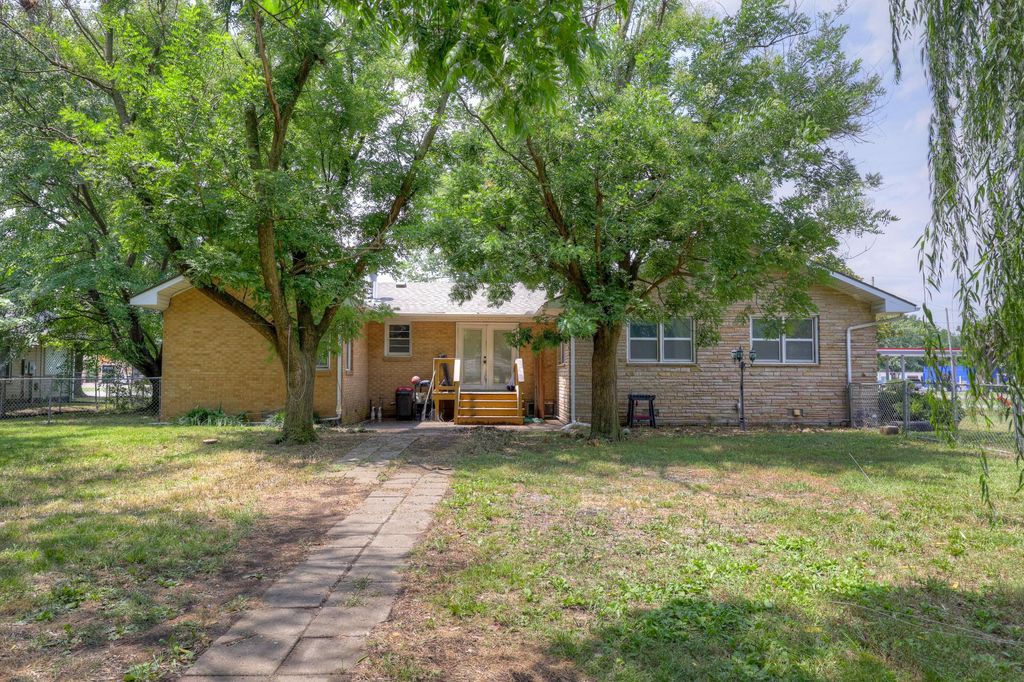 4094 Parkview Drive, Frontenac, KS 66763