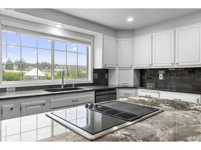 2607 Sw PLEASANT VIEW Dr, Gresham, OR 97080