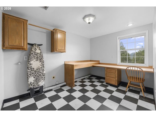 2607 Sw PLEASANT VIEW Dr, Gresham, OR 97080
