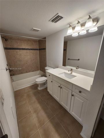 2826 S University Drive 3203, Davie, FL 33328