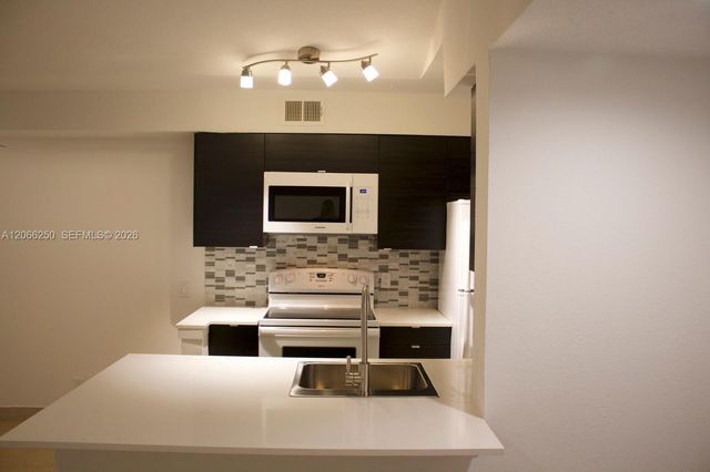 2826 S University Drive 3203, Davie, FL 33328