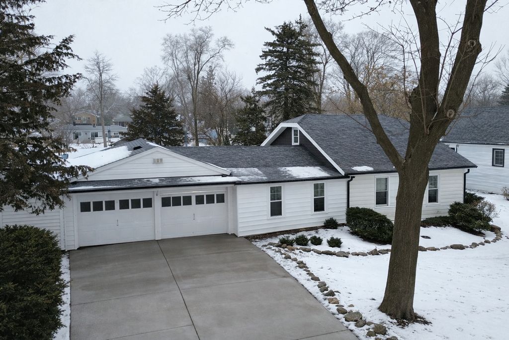 128 S Channel Drive, Round Lake Beach, IL 60073