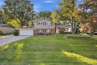36521 Gloucester Drive, Clinton Charter Township, MI 48035
