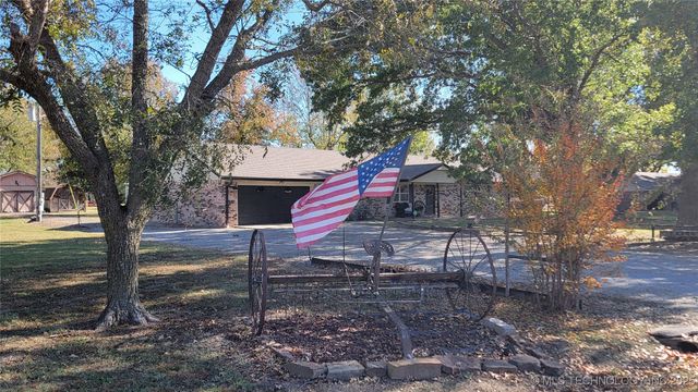 15090 N 251 Road, Okmulgee, OK 74447