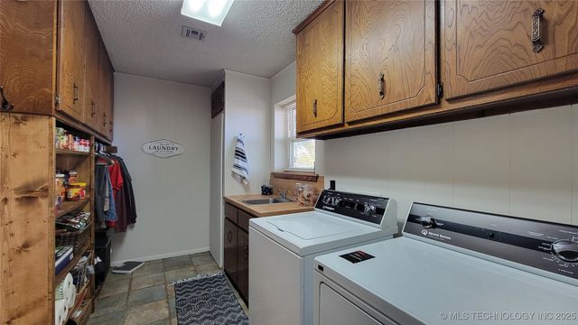 15090 N 251 Road, Okmulgee, OK 74447