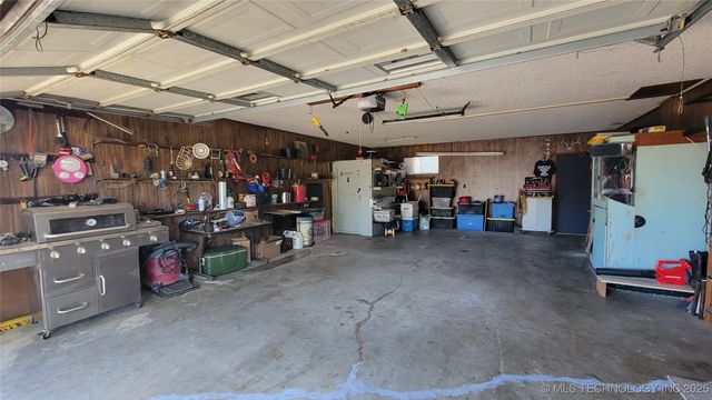 15090 N 251 Road, Okmulgee, OK 74447