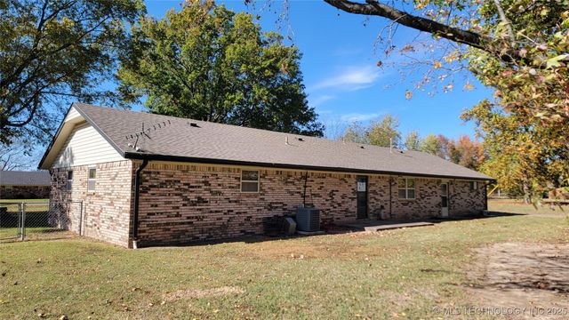 15090 N 251 Road, Okmulgee, OK 74447