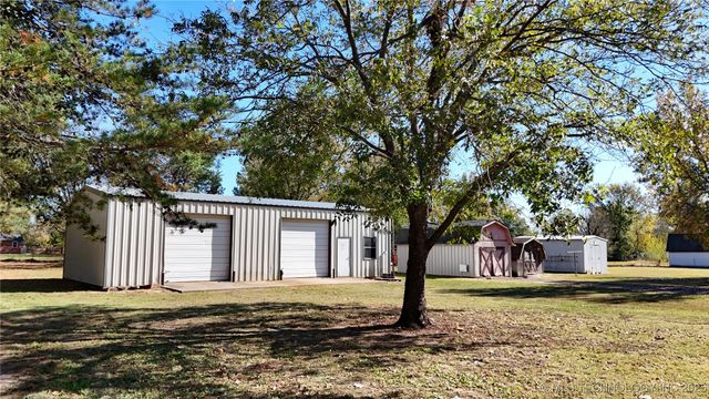 15090 N 251 Road, Okmulgee, OK 74447