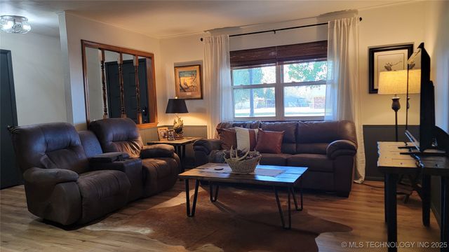 15090 N 251 Road, Okmulgee, OK 74447