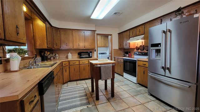 15090 N 251 Road, Okmulgee, OK 74447