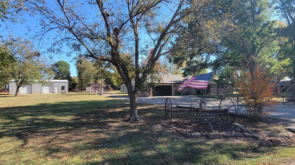 15090 N 251 Road, Okmulgee, OK 74447