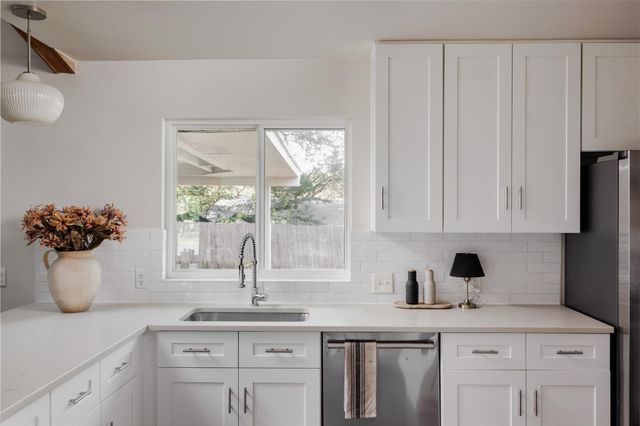 905 Berrywood DR, Austin, TX 78753