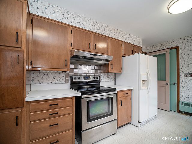 76 Gaylord Mountain Road, Hamden, CT 06518