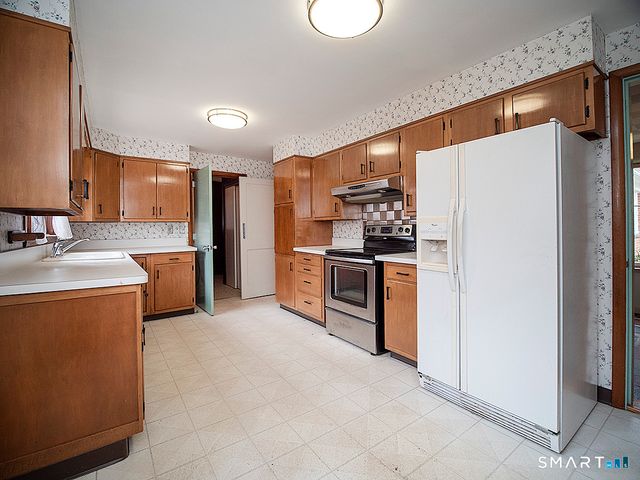 76 Gaylord Mountain Road, Hamden, CT 06518