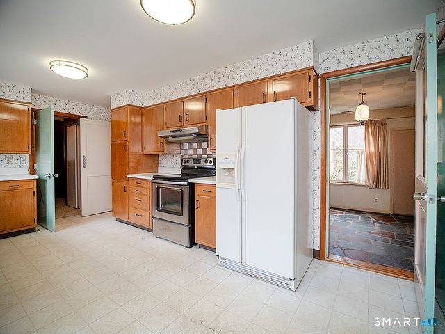 76 Gaylord Mountain Road, Hamden, CT 06518