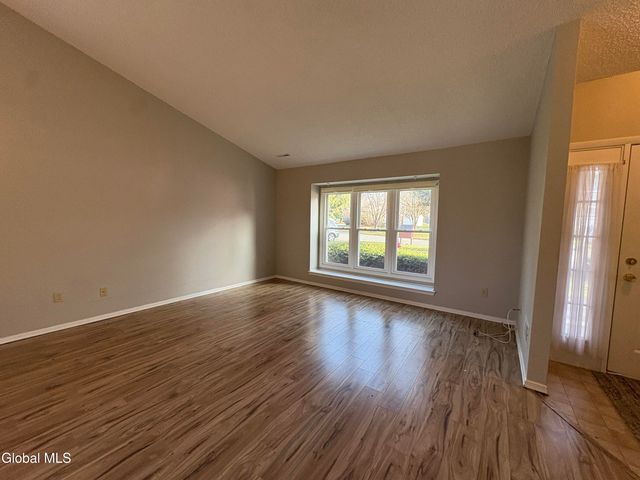 84 STONEY CREEK Drive, Clifton Park, NY 12065