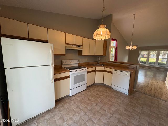 84 STONEY CREEK Drive, Clifton Park, NY 12065