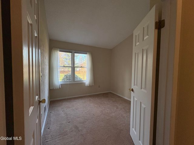 84 STONEY CREEK Drive, Clifton Park, NY 12065