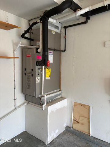 84 STONEY CREEK Drive, Clifton Park, NY 12065