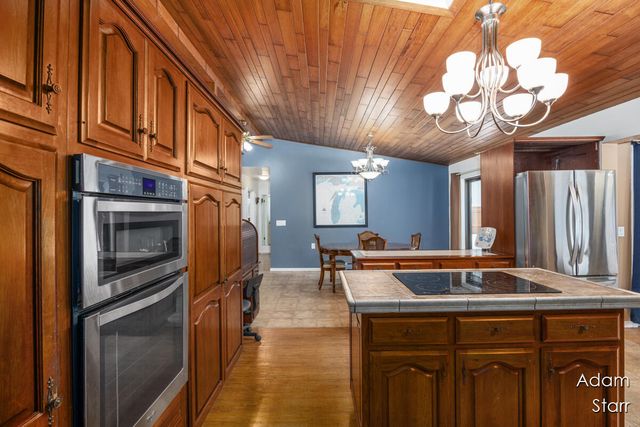 945 60th Street SW, Wyoming, MI 49509