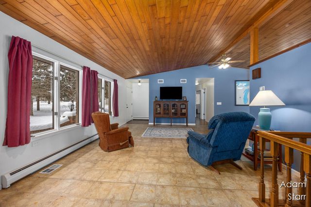 945 60th Street SW, Wyoming, MI 49509