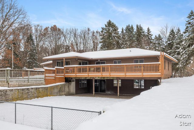 945 60th Street SW, Wyoming, MI 49509