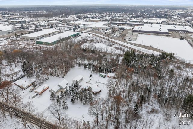 945 60th Street SW, Wyoming, MI 49509