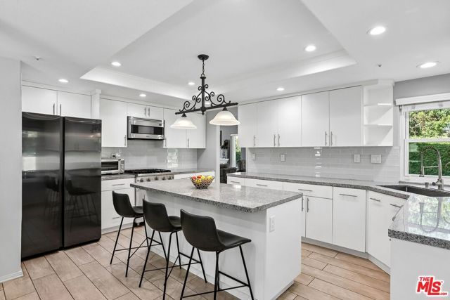 17807 Tuscan Drive, Los Angeles, CA 91344