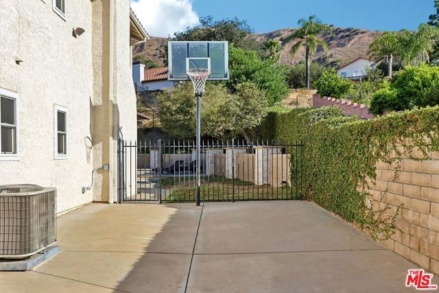 17807 Tuscan Drive, Los Angeles, CA 91344