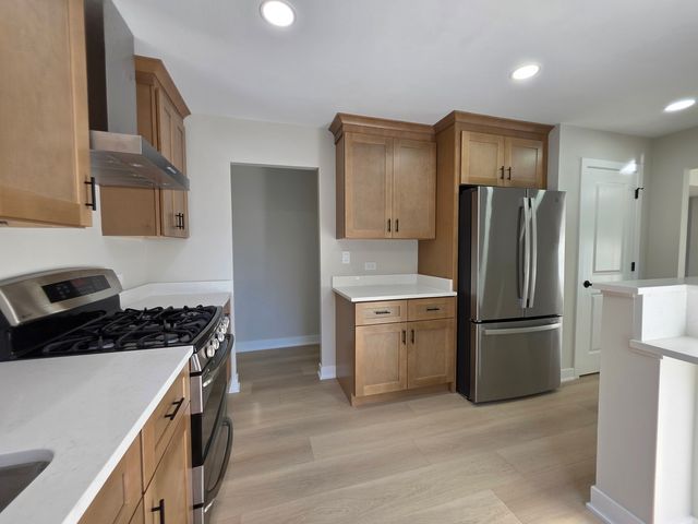 2187 Walnut Avenue, Hanover Park, IL 60133