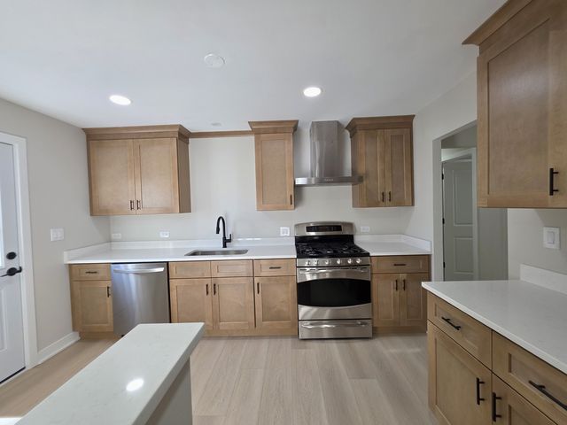 2187 Walnut Avenue, Hanover Park, IL 60133