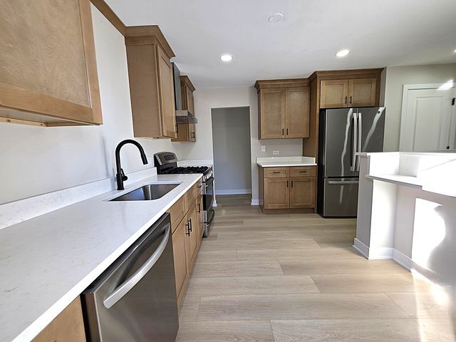 2187 Walnut Avenue, Hanover Park, IL 60133