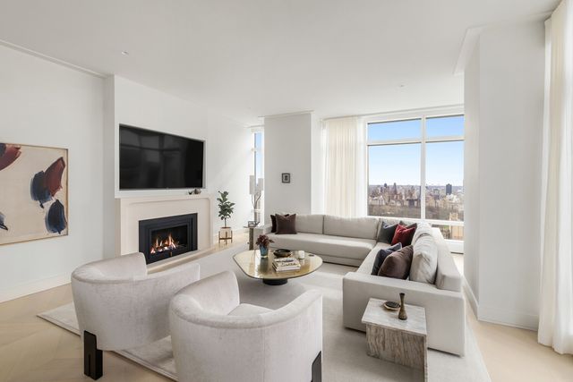 200 Amsterdam Ave Apt 40A, New York City, NY 10024