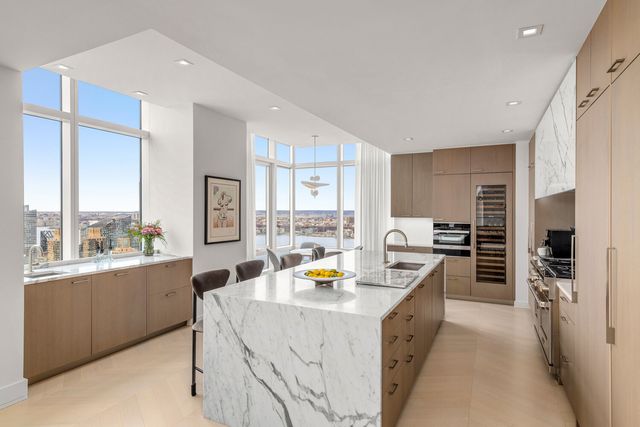 200 Amsterdam Ave Apt 40A, New York City, NY 10024