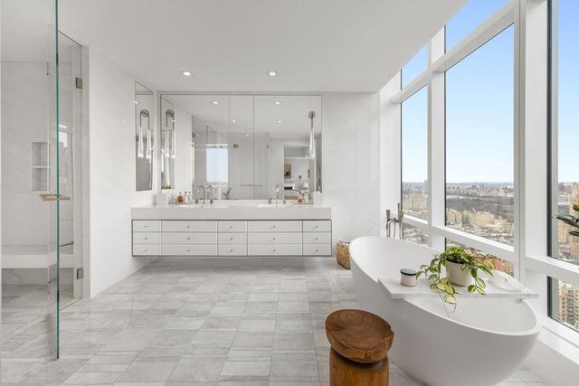 200 Amsterdam Ave Apt 40A, New York City, NY 10024