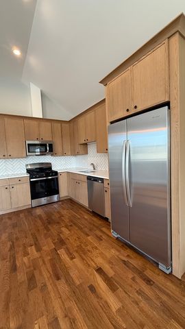 555 N Springfield Avenue, Chicago, IL 60624
