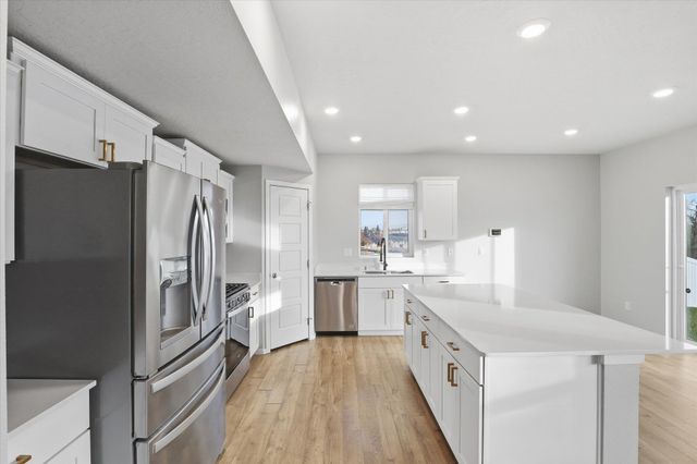 3211 N McKinnon Rd, Spokane, WA 99217