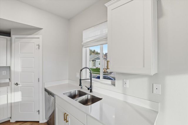 3211 N McKinnon Rd, Spokane, WA 99217