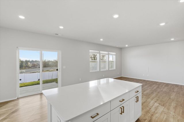 3211 N McKinnon Rd, Spokane, WA 99217