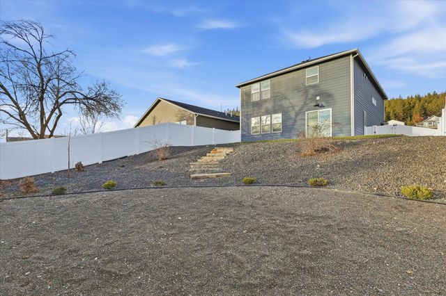 3211 N McKinnon Rd, Spokane, WA 99217