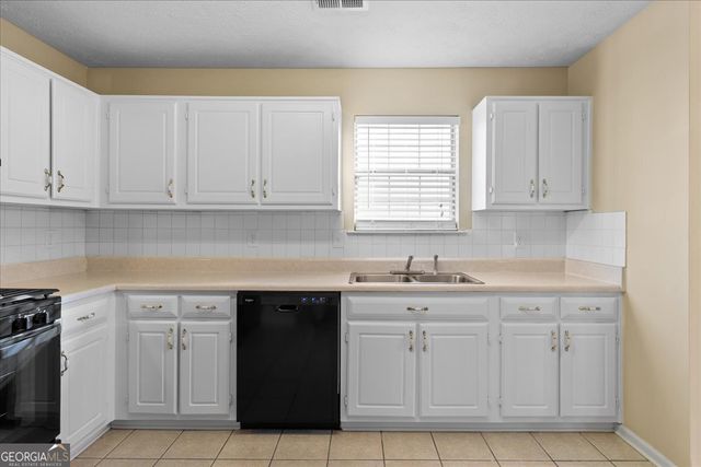 210 Summer Hill Circle, Stockbridge, GA 30281