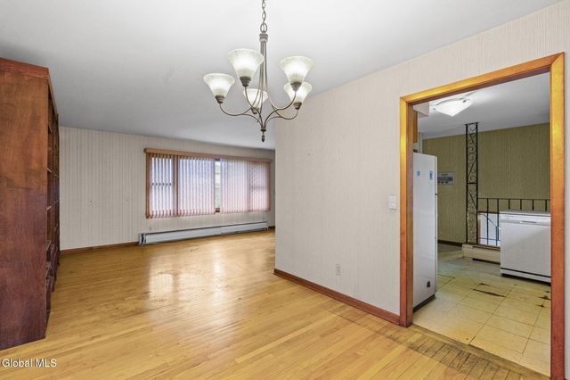 27 Eva Street, Colonie, NY 12110