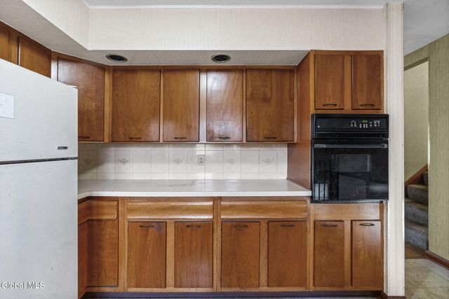 27 Eva Street, Colonie, NY 12110