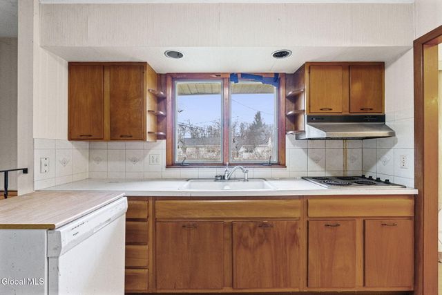 27 Eva Street, Colonie, NY 12110