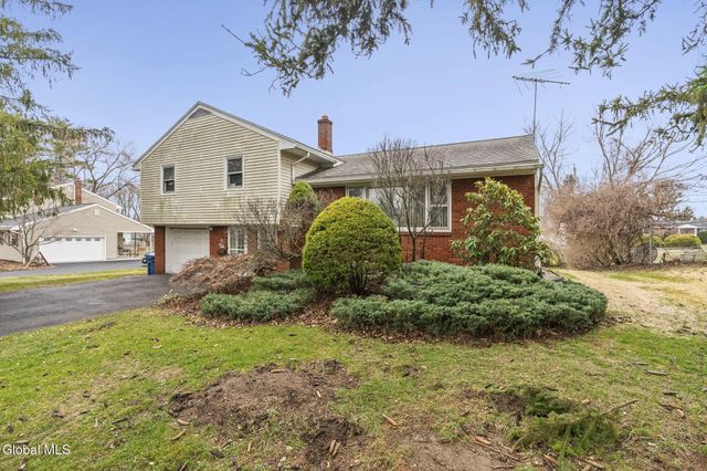 27 Eva Street, Colonie, NY 12110