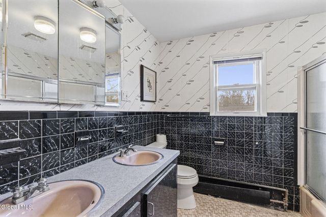 27 Eva Street, Colonie, NY 12110